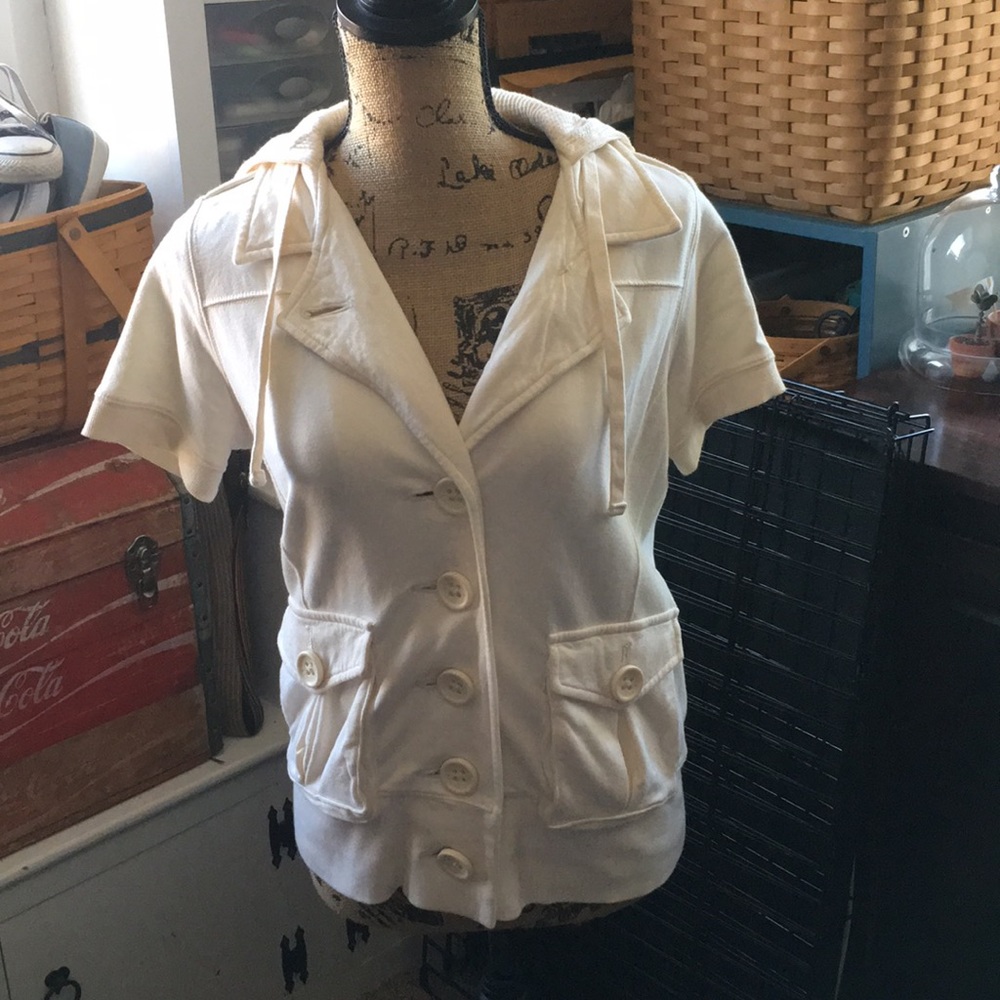 Gap cream-colored shirt sleeved jacket